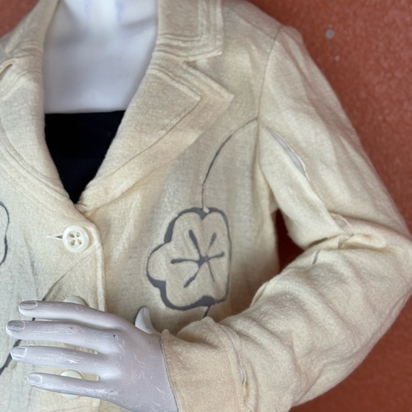 Tribal Cream Blazer with Embroidered Floral Design - Picture 9 of 16